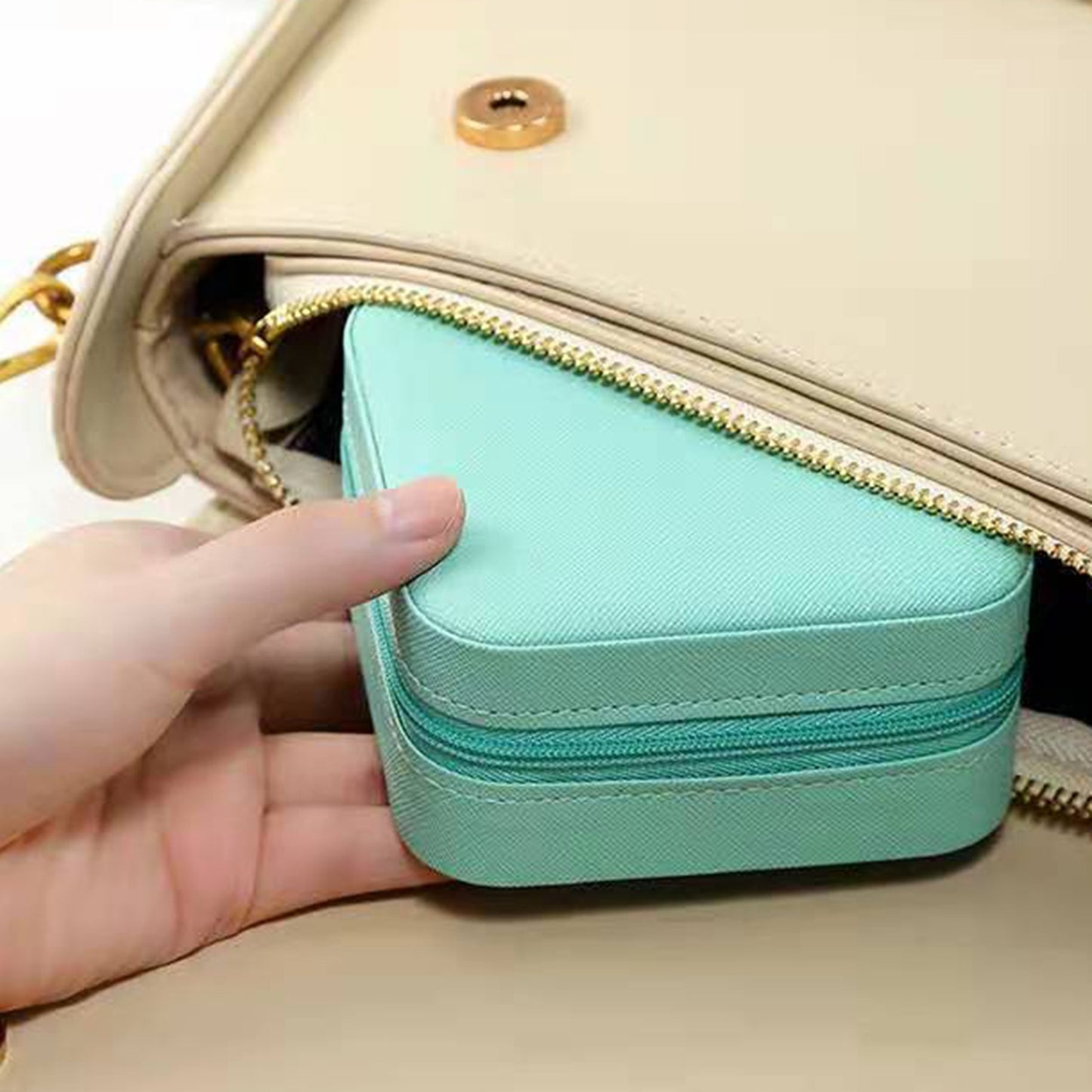 Portable Velvet Jewelry Storage Box (Random Color)